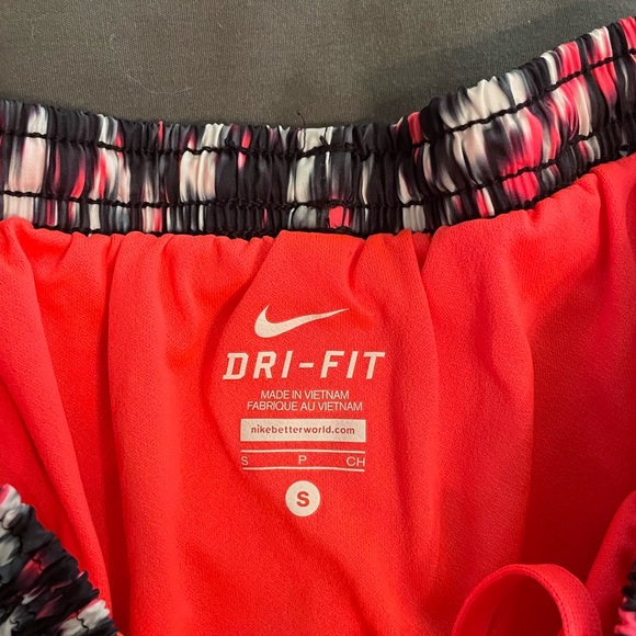🌺 NIKE running shorts 🌺 - Picture 2 of 4